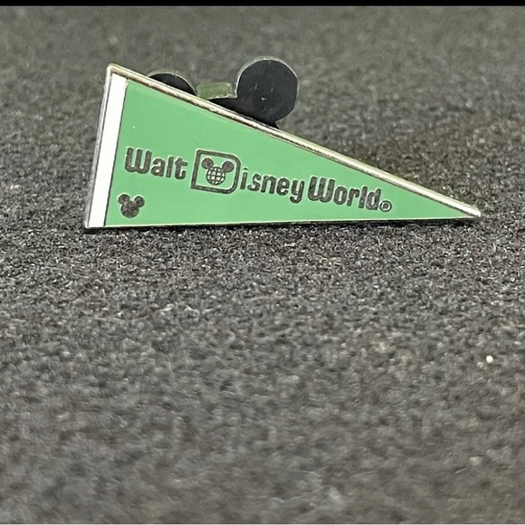 Disney Pin - Walt Disney World Hidden Mickey Flag Pennant -Green - Picture 1 of 5